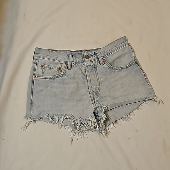 Levis Jean shorts size 26 501s. - Picture 1 of 12